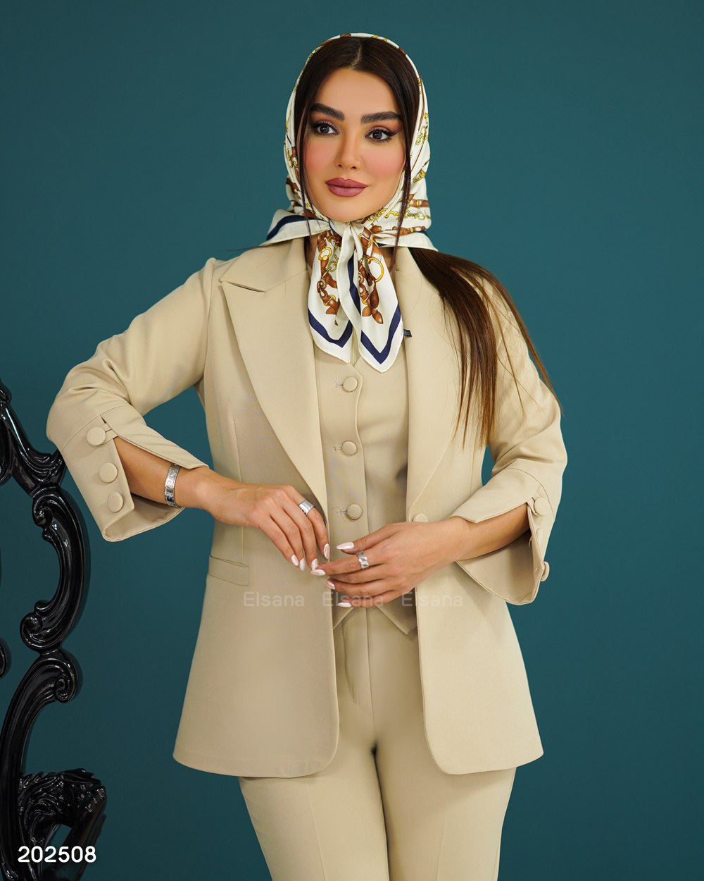 ست سه تیکه عیدانه ( کت و شلوار جلیقه) - ۳۸ / کرم