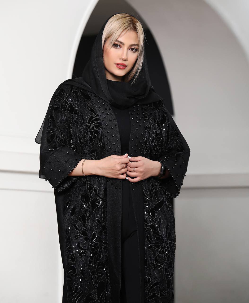 مانتو مجلسی عیدانه مرواریدی ( سایز بزرگ دارد) - سایز ۲ / مشکی پولک طلایی