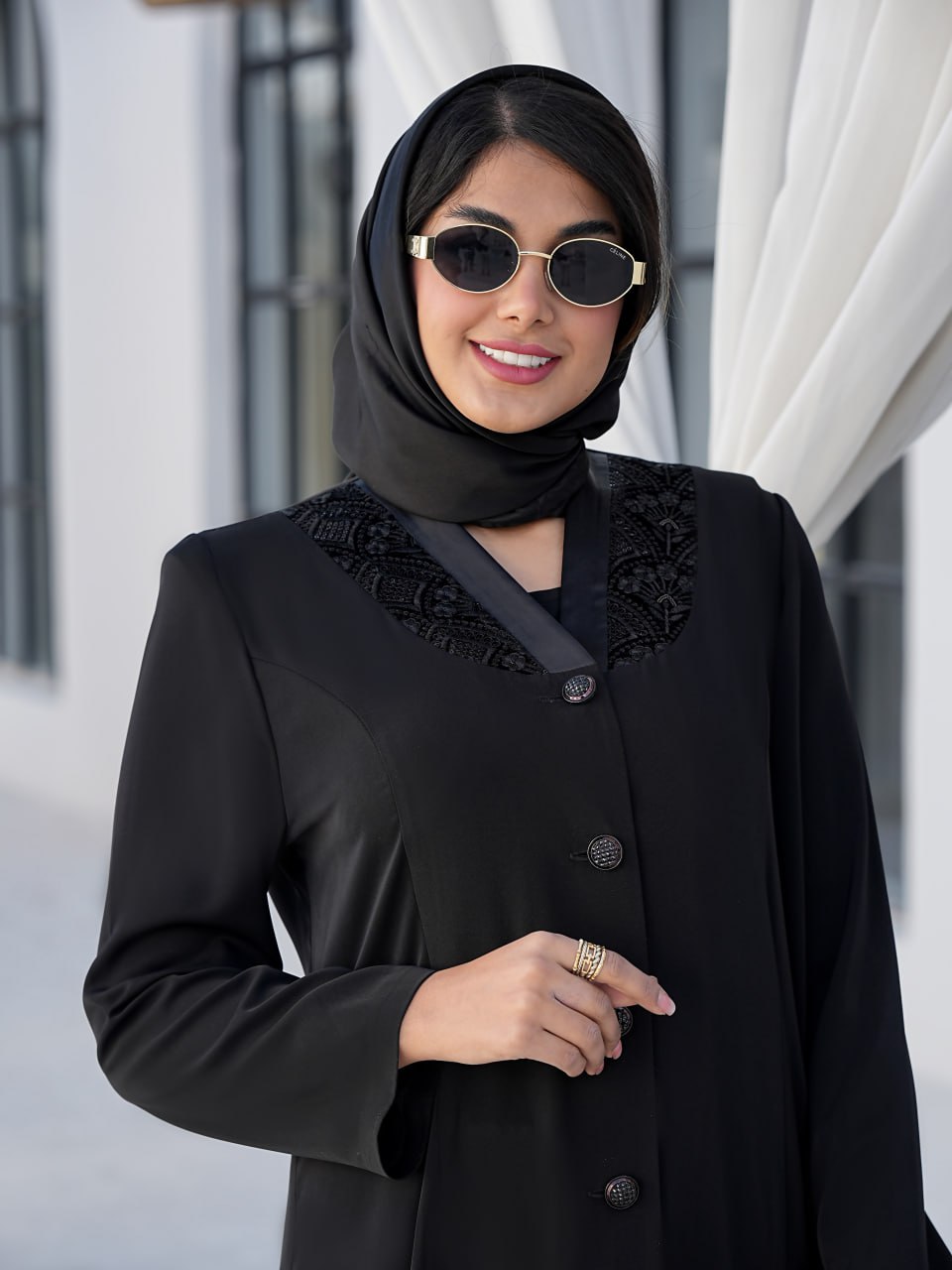 مانتو مجلسی کرپ الیزه خنک باخرجکار گلدوزی ( سایز بزرگ دارد )
